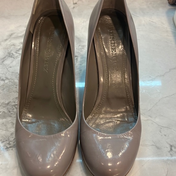 Authentic Burberry Smokey grey pumps - Picture 1 of 4